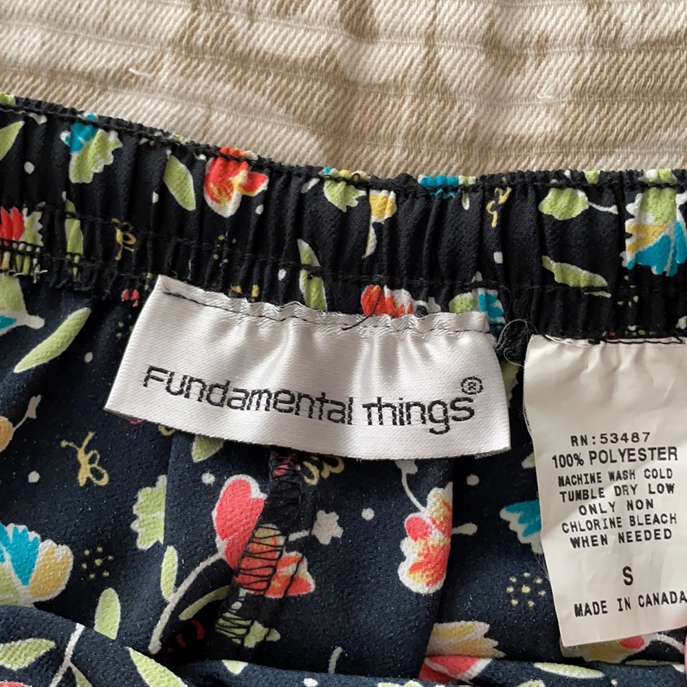 Colorful Floral & Black Cropped Pants - Picture 4 of 7